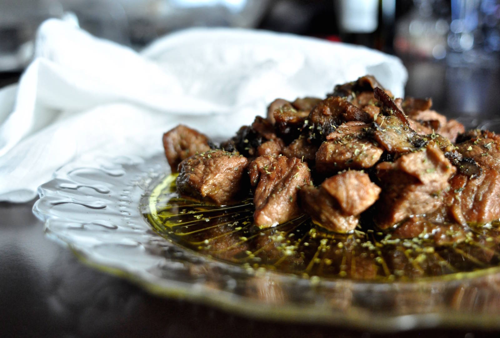 Τηγανιά με μανιτάρια | ‘Tigania’ – Fried pork with mushrooms Τηγανιά με μανιτάρια | ‘Tigania’ – Fried pork with mushrooms