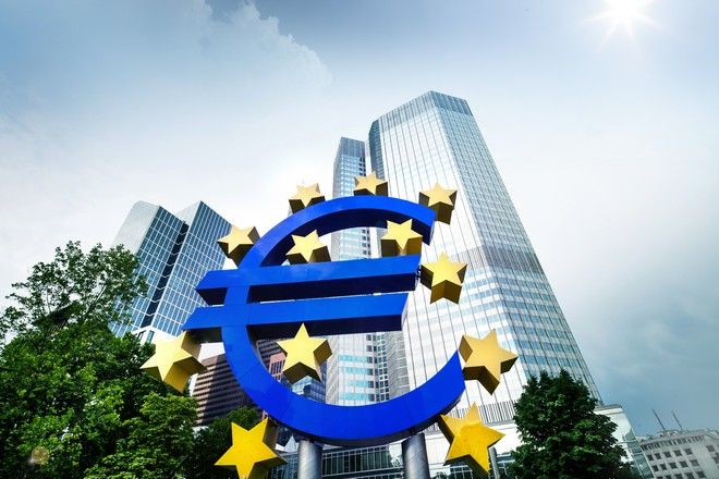 Bloomberg: Εμμένει στην πολιτική αγοράς ομολόγων η ΕΚΤ
