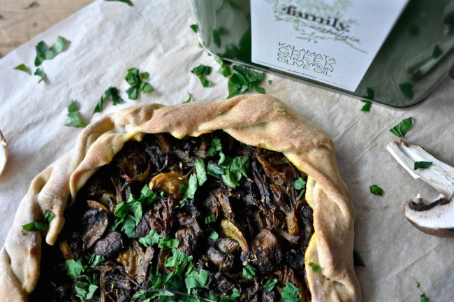 Ανοιχτή πίτα ‘galette’ με μανιτάρια | Galette with mushrooms & turmeric Ανοιχτή πίτα ‘galette’ με μανιτάρια | Galette with mushrooms & turmeric