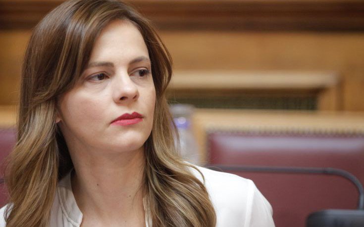 Αχτσιόγλου: Και οι ομόφυλοι με σύμφωνο συμβίωσης μπορούν να γίνουν ανάδοχοι