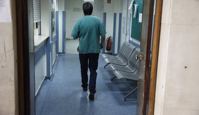 “Ήταν η κακιά στιγμή” – Αγωνιούν οι γονείς του εξάχρονου που ήπιε κρασί στην Κρήτη