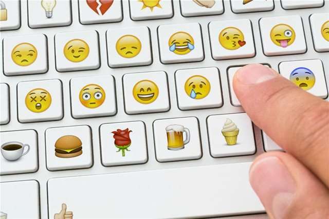 Στο Βόλο η πρώτη καταδίκη για χαμογελαστό emoticon στο Facebook