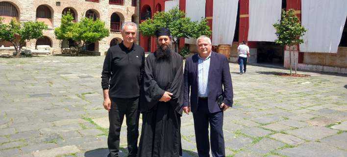 Στο Αγιον Ορος ο ελληνικής καταγωγής κοσμοναύτης Θεόδωρος Γιουρτσίχιν Στο Αγιον Ορος ο ελληνικής καταγωγής κοσμοναύτης Θεόδωρος Γιουρτσίχιν