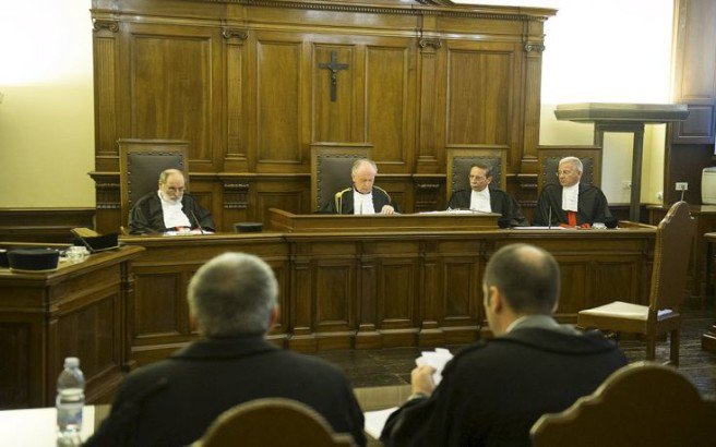 Καθολικός ιερωμένος καταδικάστηκε για παιδική πορνογραφία Καθολικός ιερωμένος καταδικάστηκε για παιδική πορνογραφία