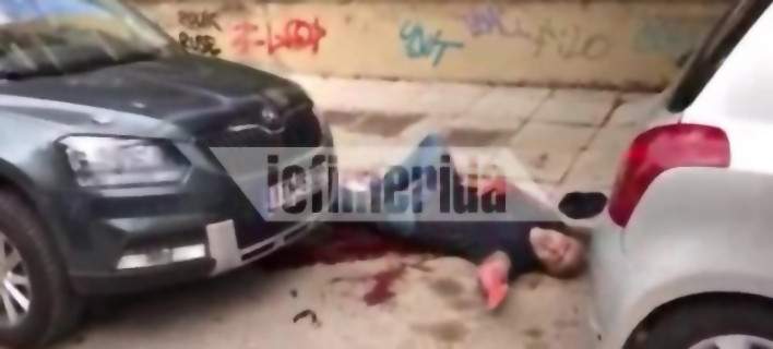 Νεκρός ο άνδρας που γάζωσαν με καλάσνικοφ στο Π. Φάληρο