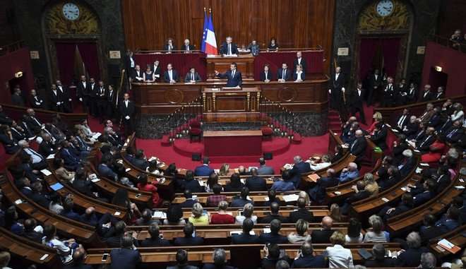 Γαλλία: Διαγράφεται από το Σύνταγμα η λέξη “φυλή”