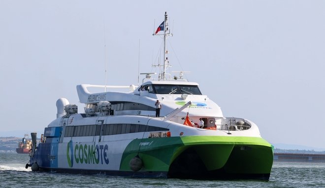 Προσέκρουσε στον λιμενοβραχίονα της Ραφήνας το Flying Cat 4 Προσέκρουσε στον λιμενοβραχίονα της Ραφήνας το Flying Cat 4