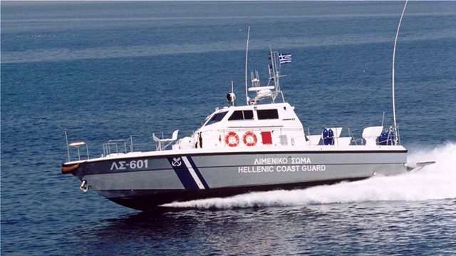 Θρίλερ στις Οινούσσες: Αγνοούνται δύο Ελληνοαμερικανοί μετά από ανατροπή σκάφους