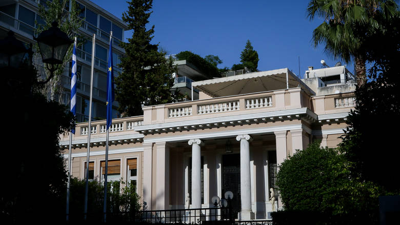 Ο ανασχηματισμός φέρνει «σπάσιμο» υπουργείων