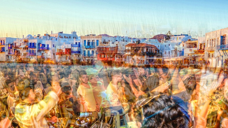 Λαβράκια από την επιχείρηση “Τρίαινα” στη Μύκονο Λαβράκια από την επιχείρηση “Τρίαινα” στη Μύκονο