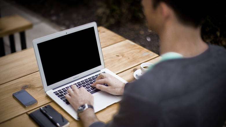 Ένας Έλληνας στους 100 ανθρώπους με τη μεγαλύτερη επιρροή στην παγκόσμια ψηφιακή διακυβέρνηση Ένας Έλληνας στους 100 ανθρώπους με τη μεγαλύτερη επιρροή στην παγκόσμια ψηφιακή διακυβέρνηση