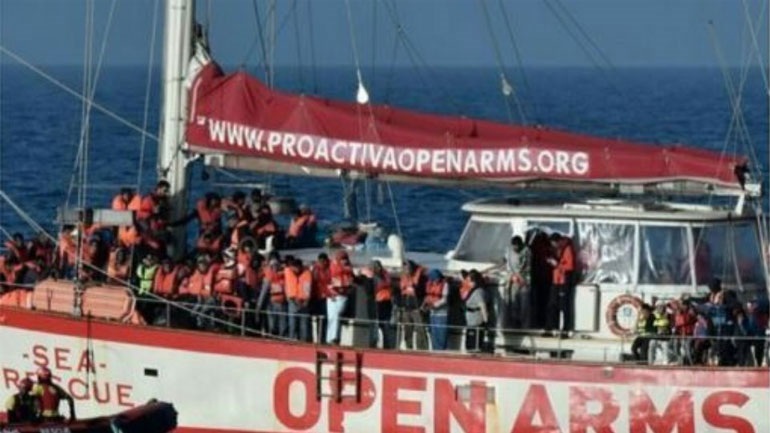 Η ισπανική ΜΚΟ Proactiva Open Arms επαναλαμβάνει τις διασώσεις μεταναστών μεταξύ Ιταλίας και Λιβύης
