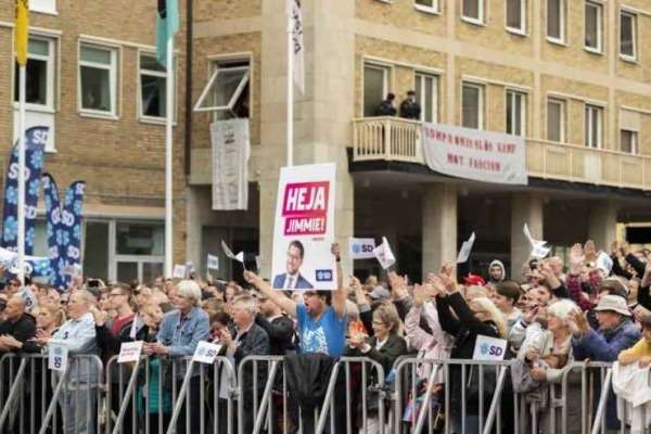 Σουηδία: Ανοδος της Αριστεράς και της ακροδεξιάς