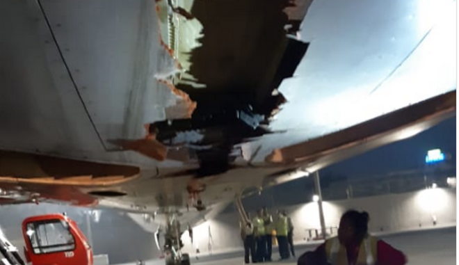 Αεροπλάνο έπεσε σε τοίχο αεροδρομίου και συνέχισε την πτήση του