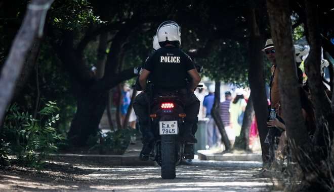 Εξιχνιάστηκε ο φόνος στο Θησείο: Έσφαξε τον άστεγο για να “λύσει τα μάγια”