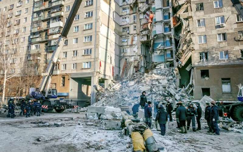 Στους 37 οι νεκροί από τα συντρίμμια της πολυκατοικίας στη Ρωσία