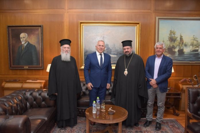 Γιατί ευχαρίστησε ο Μητροπολίτης Ζάμπιας τον ΥΕΘΑ Ευ. Αποστολάκη Γιατί ευχαρίστησε ο Μητροπολίτης Ζάμπιας τον ΥΕΘΑ Ευ. Αποστολάκη