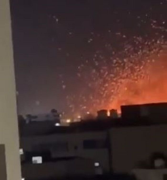 Λιβύη: Μεγάλη έκρηξη σε αποθήκη όπλων στην πόλη Μισράτα – Έξι τραυματίες Λιβύη: Μεγάλη έκρηξη σε αποθήκη όπλων στην πόλη Μισράτα – Έξι τραυματίες