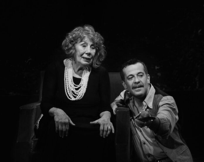 Family Secrets»: Η μαύρη κωμωδία του Enrico Luttman στο Θέατρο Αλκμήνη