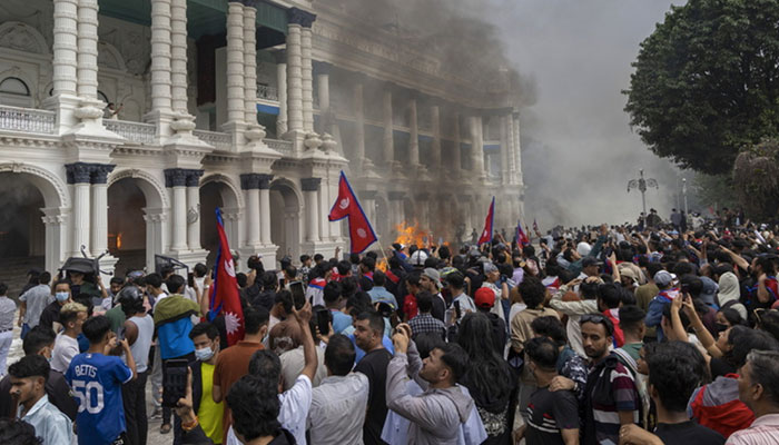 Η γενιά των 20άρηδων εξεγείρεται στην Αφρική και την Ασία Η γενιά των 20άρηδων εξεγείρεται στην Αφρική και την Ασία
